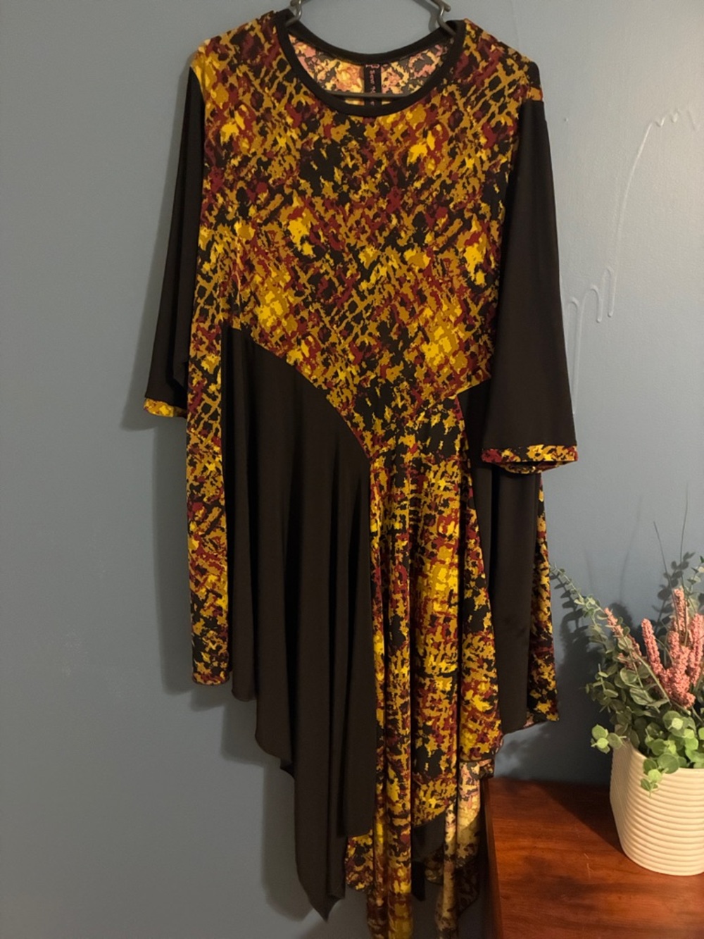 Sew Modest-Custom Made Top🖤💛